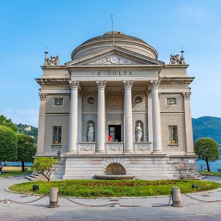 Elegant Beige Apartment - 5 Minutes From The Lake Como Bagian luar foto