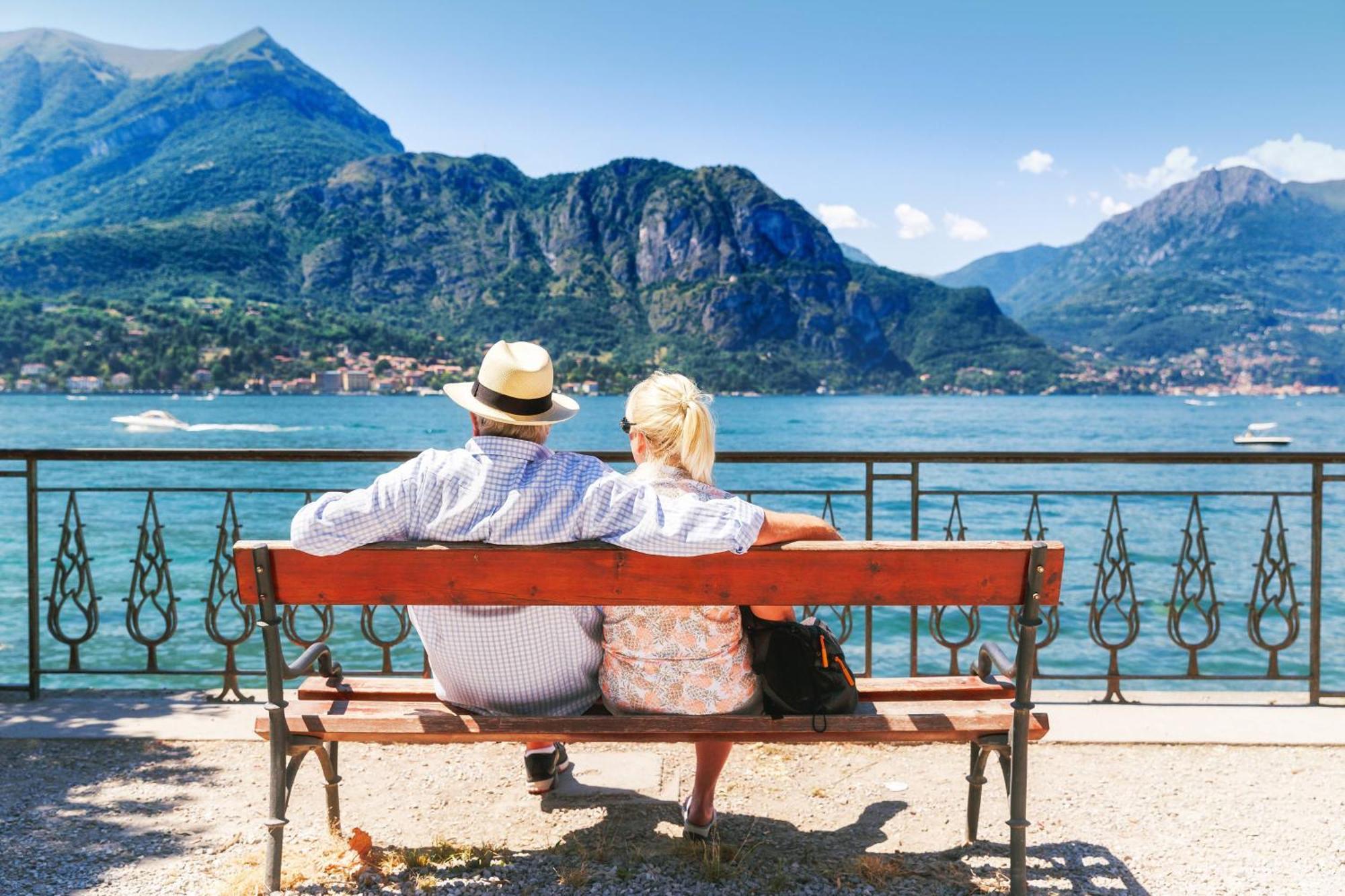 Elegant Beige Apartment - 5 Minutes From The Lake Como Bagian luar foto