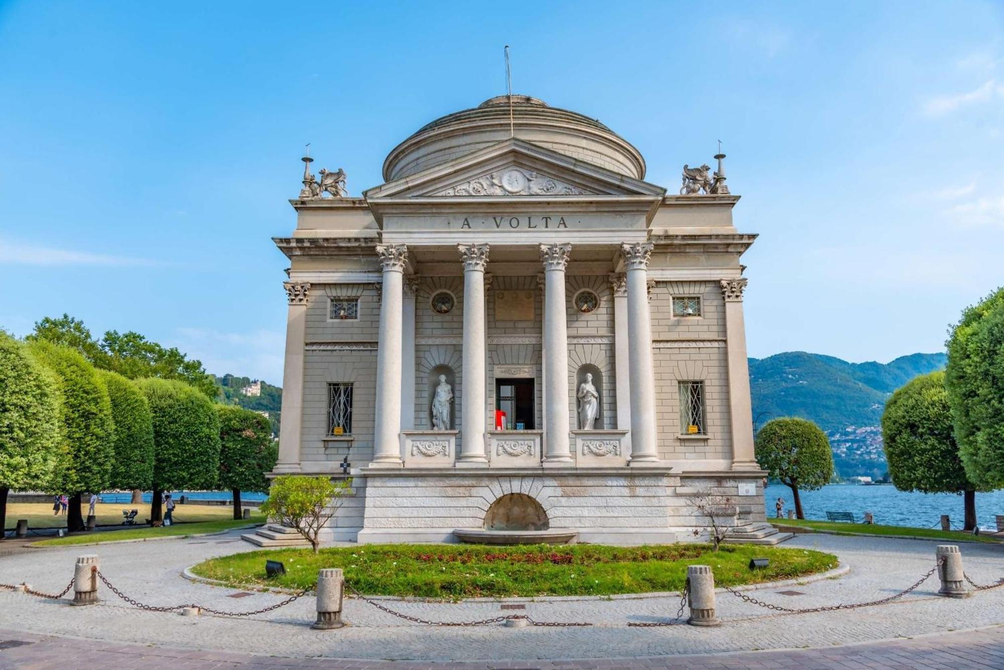 Elegant Beige Apartment - 5 Minutes From The Lake Como Bagian luar foto