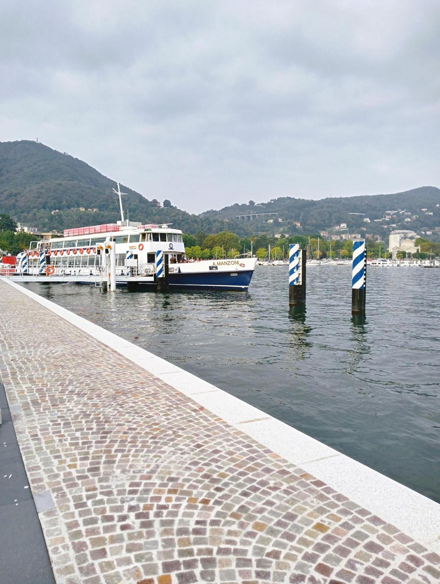 Elegant Beige Apartment - 5 Minutes From The Lake Como Bagian luar foto