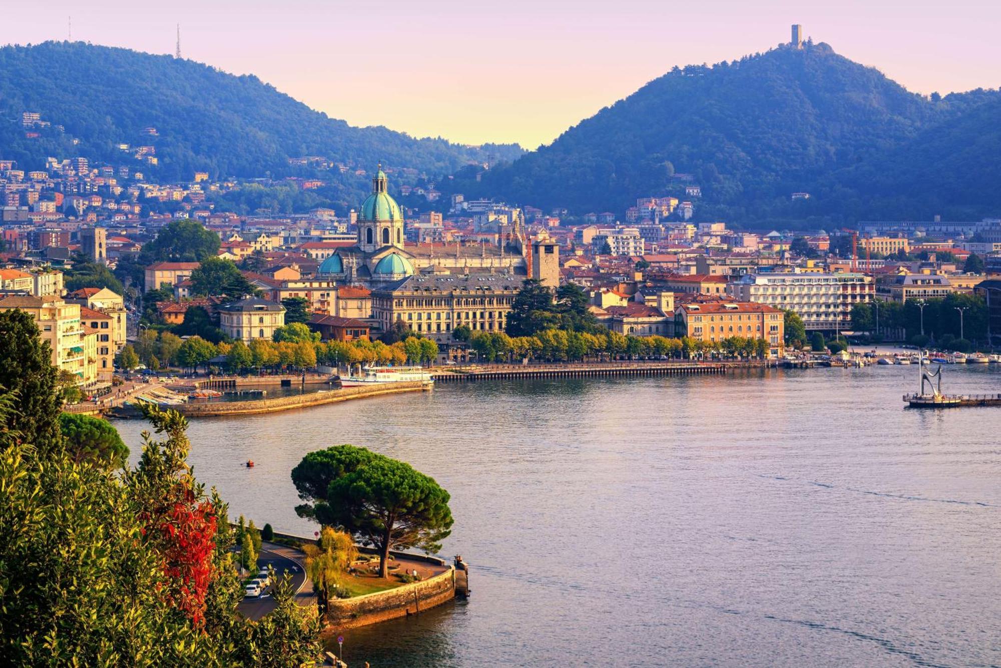 Elegant Beige Apartment - 5 Minutes From The Lake Como Bagian luar foto