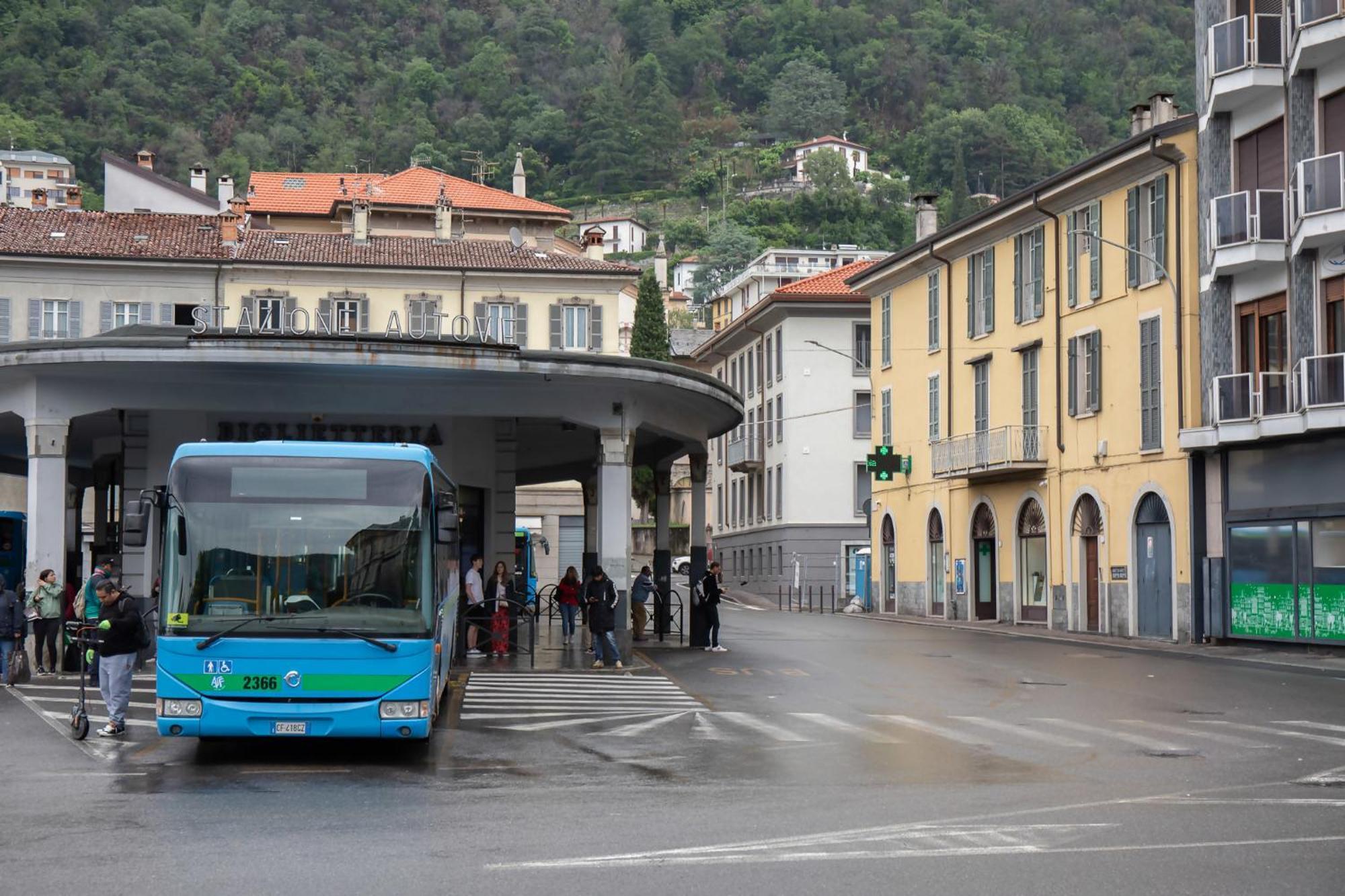 Elegant Beige Apartment - 5 Minutes From The Lake Como Bagian luar foto