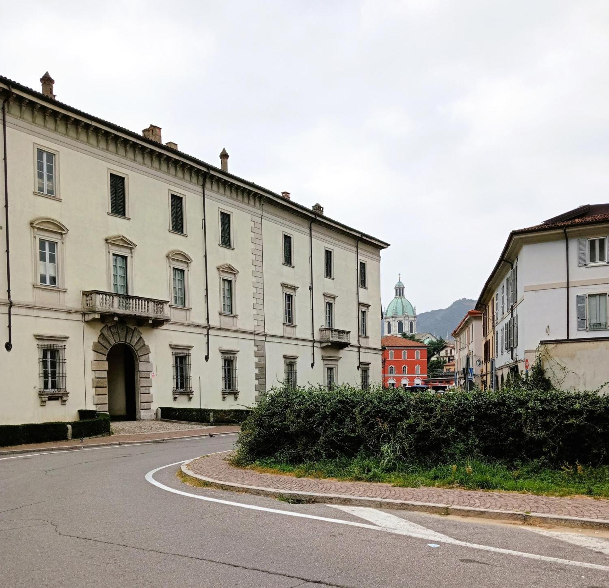 Elegant Beige Apartment - 5 Minutes From The Lake Como Bagian luar foto