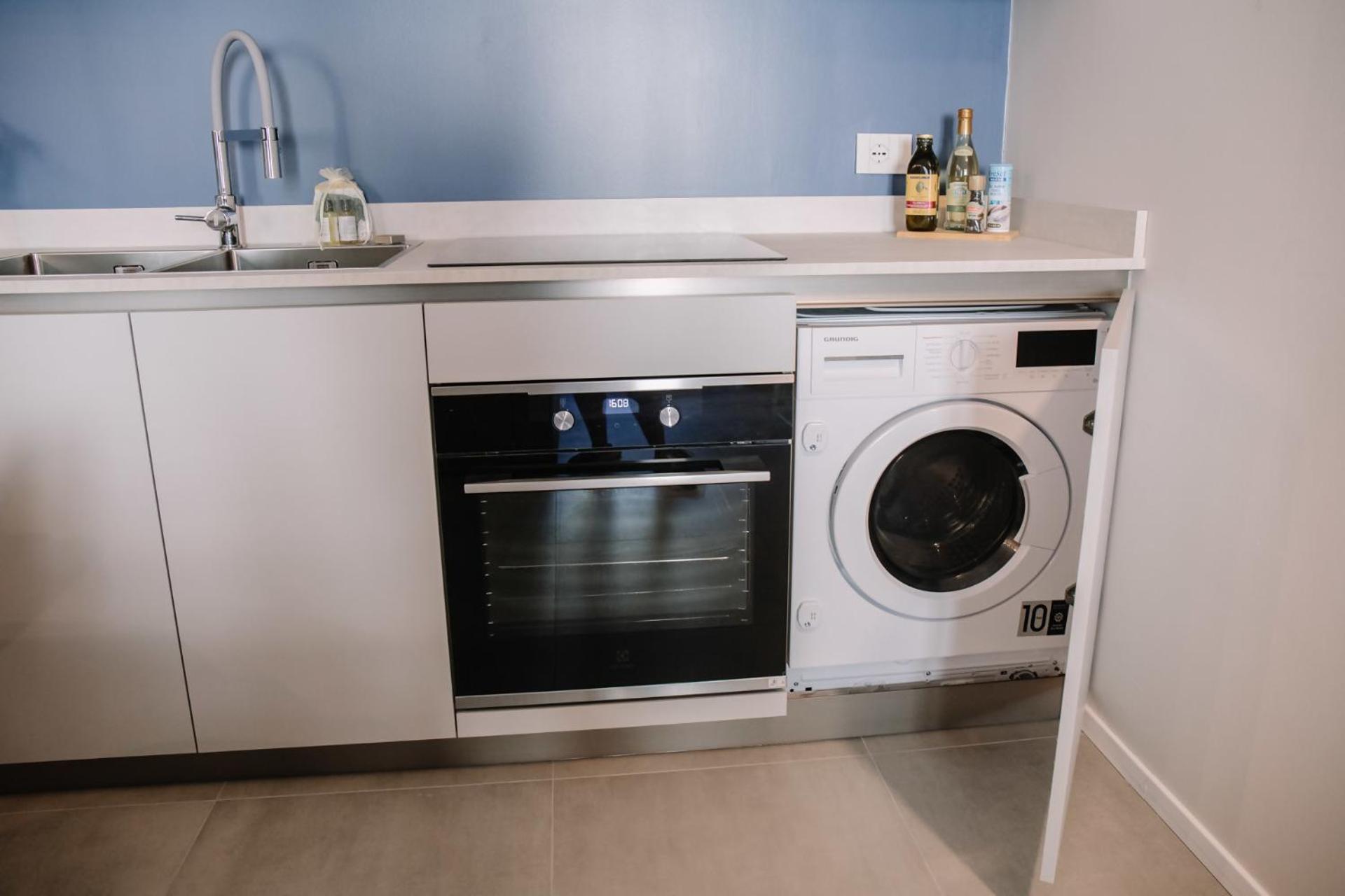 Elegant Beige Apartment - 5 Minutes From The Lake Como Bagian luar foto