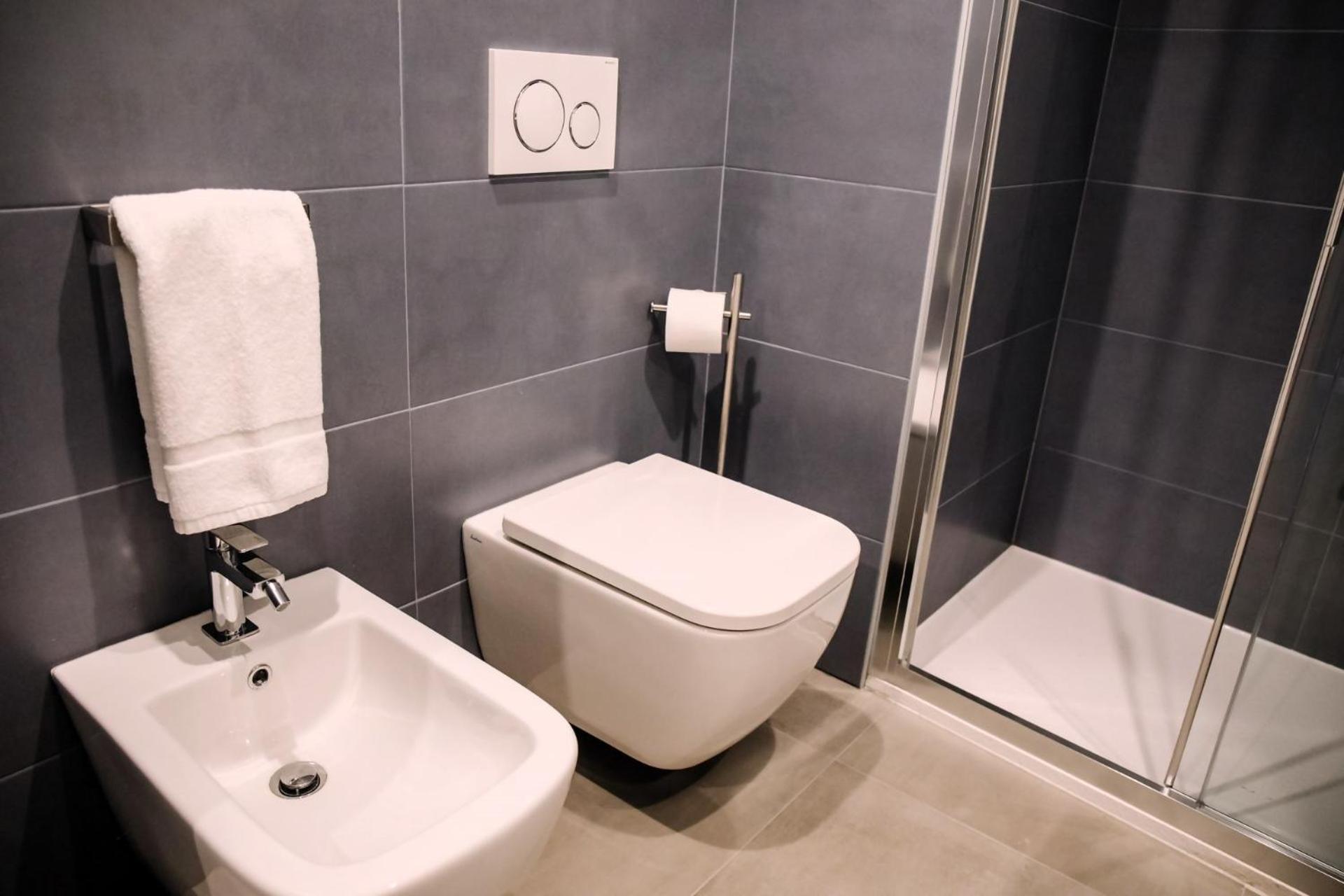 Elegant Beige Apartment - 5 Minutes From The Lake Como Bagian luar foto
