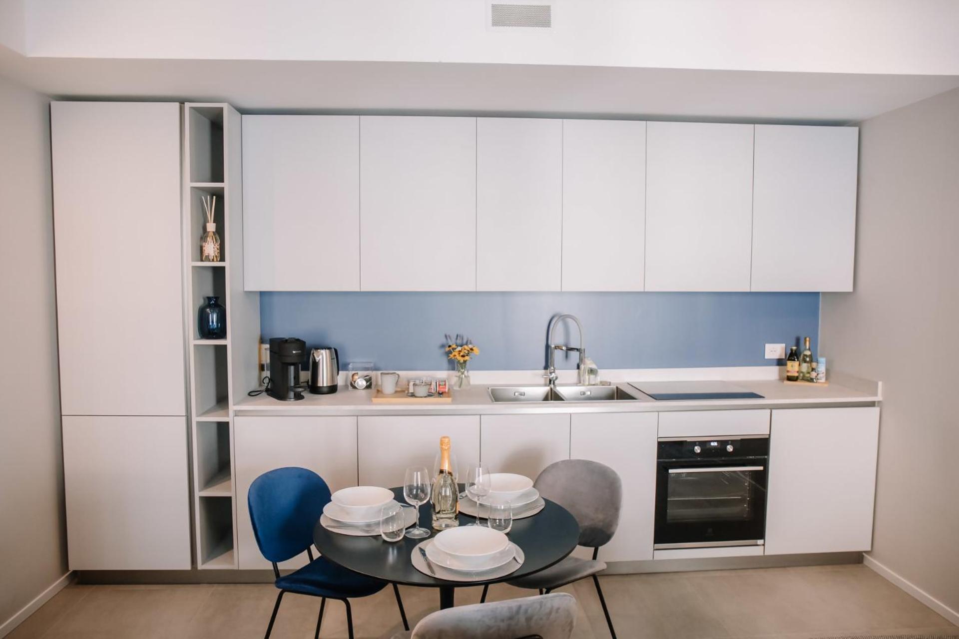 Elegant Beige Apartment - 5 Minutes From The Lake Como Bagian luar foto